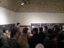 Scolaresca delle superiori alla mostra